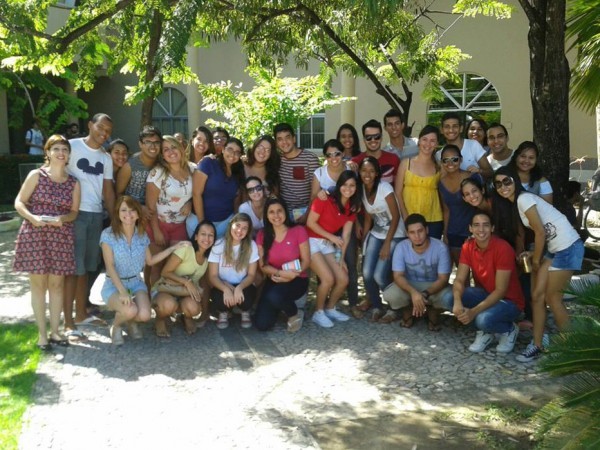 O grupo de alunos realizou a pesquisa de campo na Avenida Presidente Kennedy, em Olinda